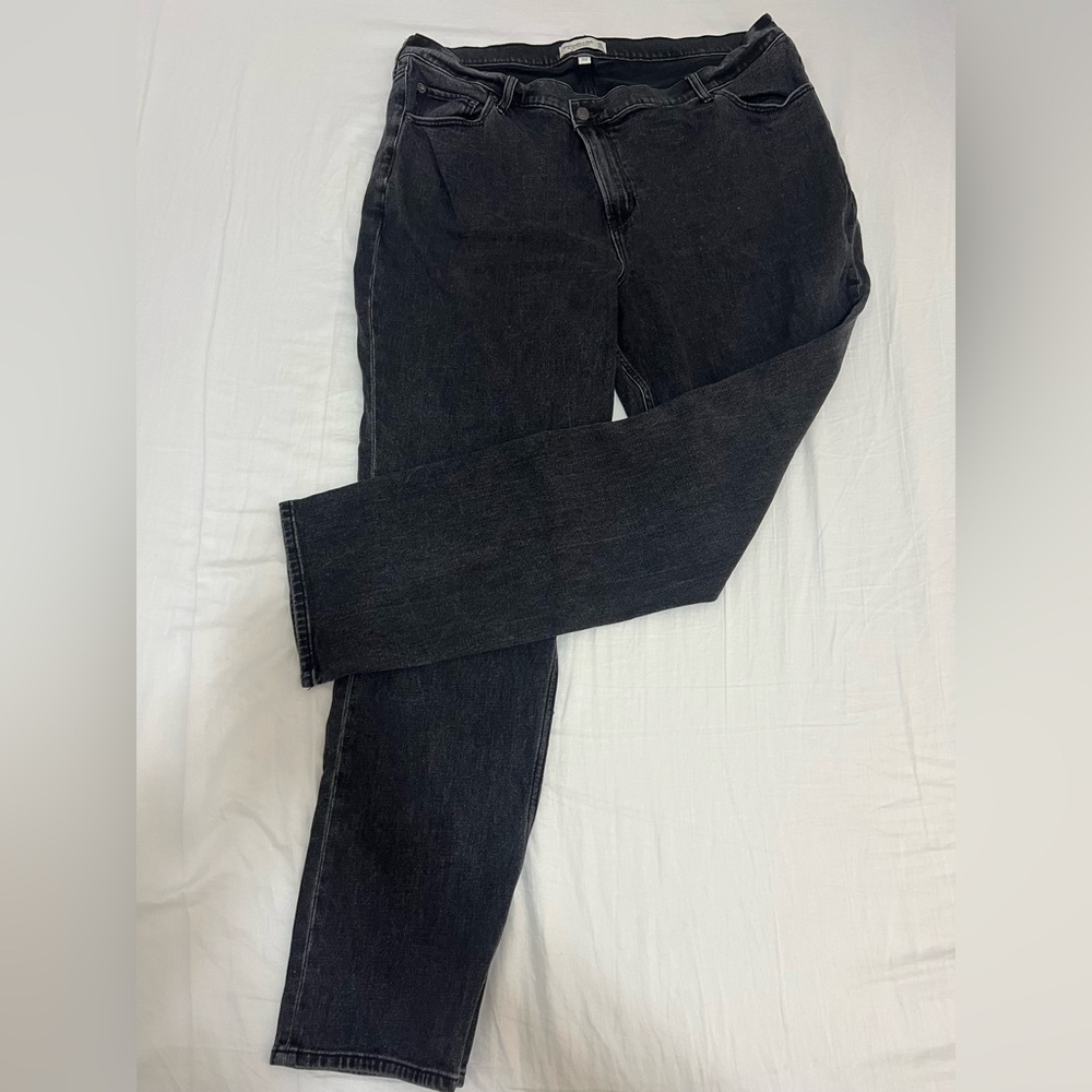 Abercrombie & Fitch The 90’s Straight Ultra High Rise Curve Love jeans. 35/20L